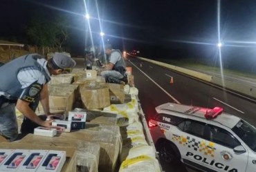 Homem é preso com 200 mil maços de cigarro em carga de abóbora na Rodovia Orlando Quagliato