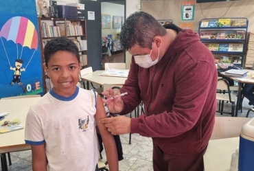 Equipe da saúde de Sarutaiá promove ações  nas escolas para atualizações das vacinas 