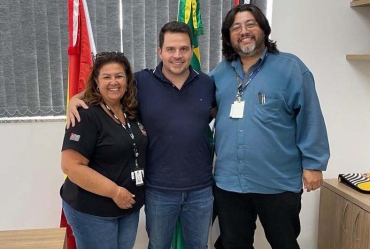 Prefeito de Cel Macedo recebe representantes da 16ª Região Administrativa de Itapeva