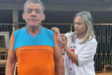 Equipe de saúde realiza campanha de vacinação a domicílio em Sarutaiá