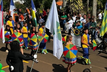 Centenas de pessoas participam da programação alusiva  da Independência do Brasil no município de Sarutaiá 