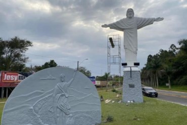 Prefeitura de Itaporanga realiza reparos e pintura no “Cristo” da cidade