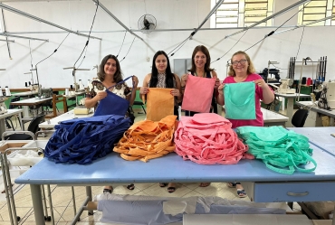 Fundo Social de Fartura entrega sacolas viajantes para alunos