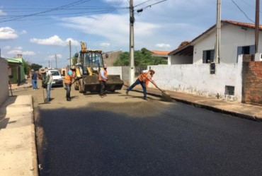 Prefeitura realiza recape asfáltico em ruas de Itaporanga