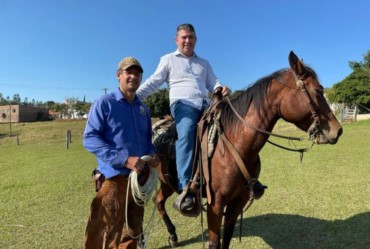 Prefeito Douglas Benini realiza curso de “Doma Racional”