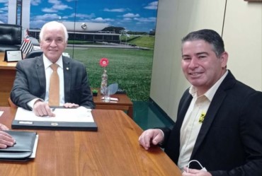 Douglas visita Brasília e conquista importantes emendas