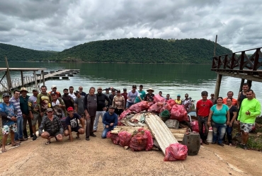 Prefeitura de Timburi realiza limpeza do Rio Paranapanema