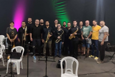 Escola Municipal de Música de Ourinhos leva a  BIG BAND ao Centro de Convenções de Timburi