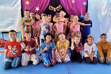 Projeto Espaço Vida promove espetáculo circense com as crianças e adolescentes em Sarutaiá