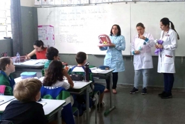 Estudantes da Rede Municipal de Timburi recebem orientações odontológicas