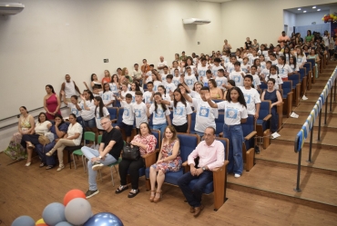 Emoção marca formatura dos alunos da Escola Miguel de Góes Vieira 