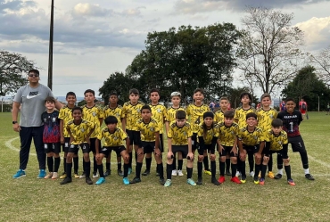 Jogadores de Fartura entram em campo para avaliação técnica do Flamengo/RJ