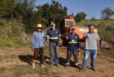 Prefeitura de Coronel Macedo substitui ponte antiga por tubulação