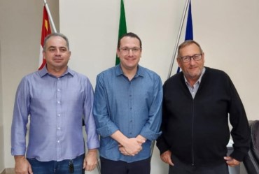 Valtinho recebe deputado e assessores parlamentares em Tejupá