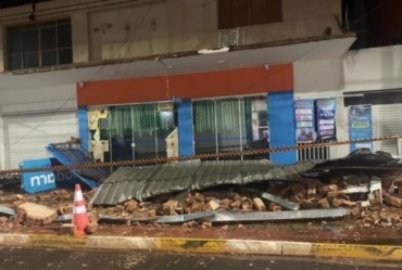 Moradores relatam susto com chuva de granizo que provocou estragos: 'Nunca vi tão forte'