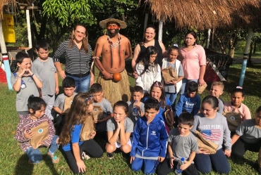 Alunos de Taguaí visitam Aldeia Tekoá Porã em Itaporanga
