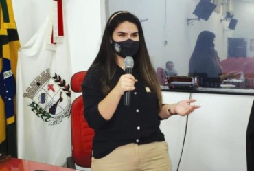 Vereadora Nathália faz homenagens às mulheres