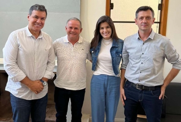 Prefeito de Taguaí participa de reunião com parlamentares