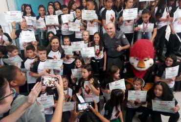 Alunos das escolas municipais de Taguaí se formam no Proerd