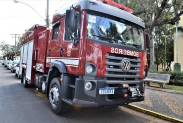 Caminhão adquirido pela Prefeitura reforça frota do Corpo de Bombeiros