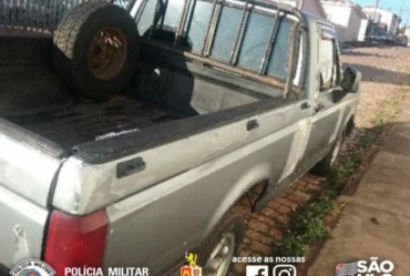 Homem é preso pela Polícia Militar após ser constatado que possuía um veículo furtado