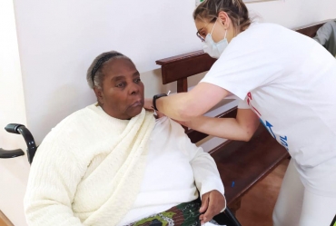 Sarutaiá inicia vacinação de idosos contra COVID-19
