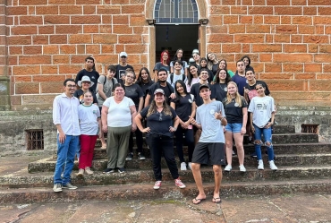 Alunos da Escola Estadual Coronel Nhonhô Braga de  Piraju visitam Timburi e mergulham na história do município