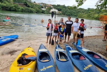 Atletas da escolinha de canoagem participam do Festival Náutico em Piraju