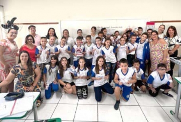 Crianças da Rede Municipal de Ensino recebem kit bucal