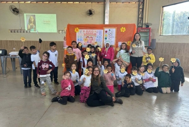 Alunos da EMEF Iracema Marcondes de Alcântara participam de atividades do Maio Laranja em Sarutaiá