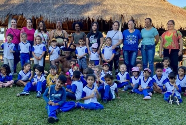 Crianças da rede municipal de Fartura visitam aldeia Tekoá-Porã