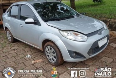 Polícia Militar prende mulher que furtou automóvel em Taquarituba após arrombar residência para pegar a chave