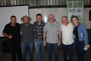 Dia de Campo de Bovinocultura de Leite é realizado em Taguaí