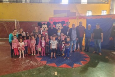 Prefeito Valtinho proporciona festividades para crianças em Tejupá