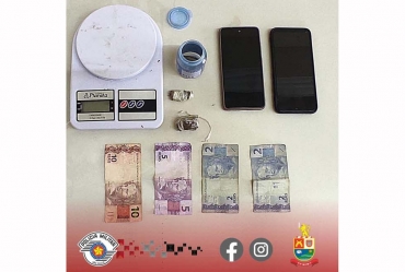 ROCAM APREENDE ADOLESCENTES COM DROGAS EM AVARÉ