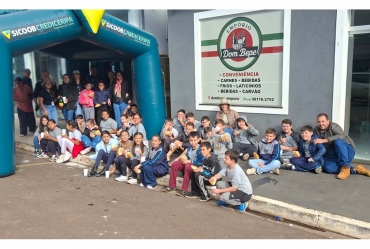 Taguaí recebe doação de mudas e inicia ação de arborização com participação de alunos