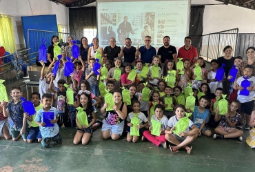 Prefeitura entrega presentes para 450 crianças da rede municipal em Sarutaiá