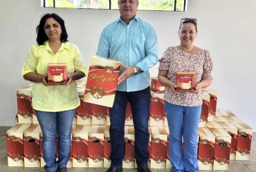 Prefeitura de Timburi entrega cestas de natal aos servidores do município 