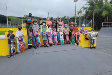 Projeto Espaço Amigo de Tejupá inicia aulas de “Skateboard” com o apoio da Klabin