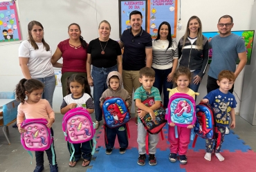 Prefeitura de Timburi entrega kits escolares personalizados para alunos da Rede Municipal e da Apae 