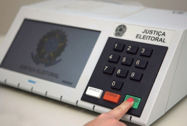 Flávio Bolsonaro e Lula disputarão 2º turno em 25 de outubro; confira o resultado da votação em cada cidade da região