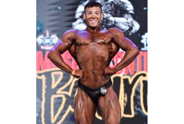 Atleta farturense de fisiculturismo brilha em sua estreia em Bauru