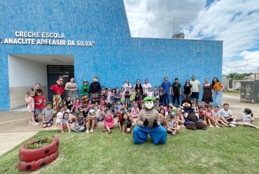 Prefeitura de Taguaí promove passeio na Carreta Auto Bots para alunos da Rede Municipal