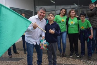 Apae de Itaporanga realiza desfile em alusão ao Setembro Verde