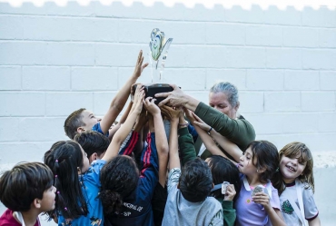 Professores e alunos que tiveram bom desempenho são reconhecidos com a entrega de medalhas referentes ao segundo bimestre de 2024