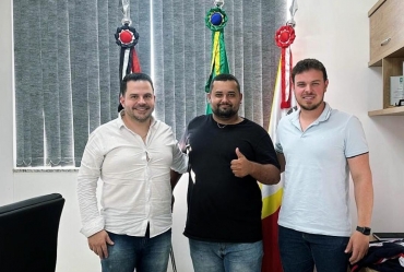 Vereador Juninho do Tucão de Coronel Macedo faz projeto para aumentar o período de licença maternidade e paternidade dos funcionários públicos