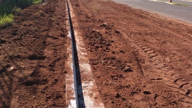 Guias são instaladas em trecho da Avenida Mário Covas em Avaré