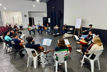 Oficinas de violão e viola caipira fortalecem cultura e integração social em Timburi