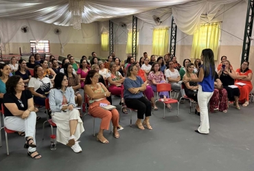 Palestra inspira professores a valorizar seu papel em Sarutaiá 