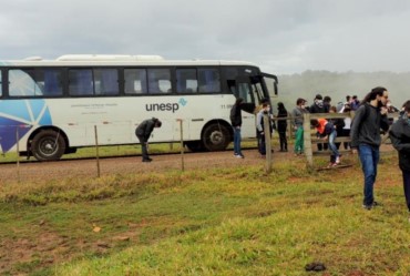 Universitários da Unesp fazem visita de campo em Timburi 